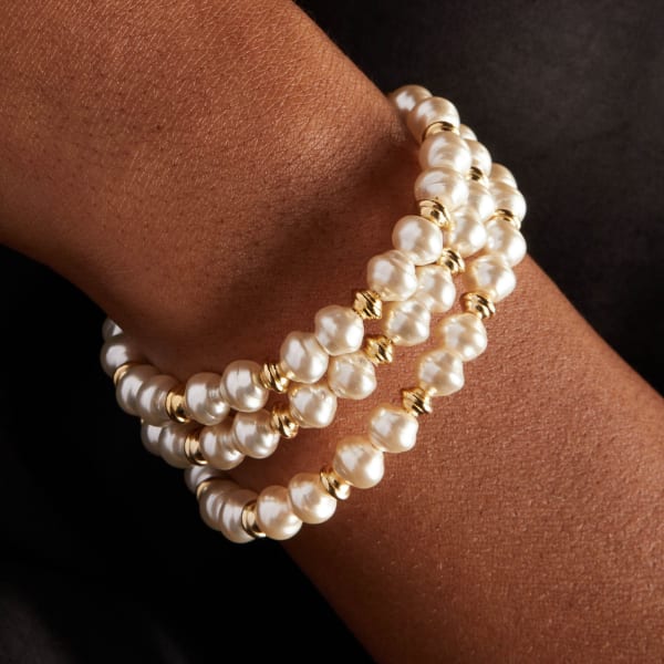 /fast-image/h_600/a-n-a/products/sea-sultry-cuff-bracelet-soft-pearl-white-on-model-AA693322SG.jpg